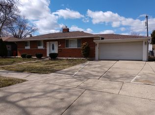 36275 Ledgestone St, Clinton Township, MI 48035