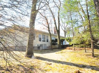 32 Ridge Dr, Plainview, NY 11803