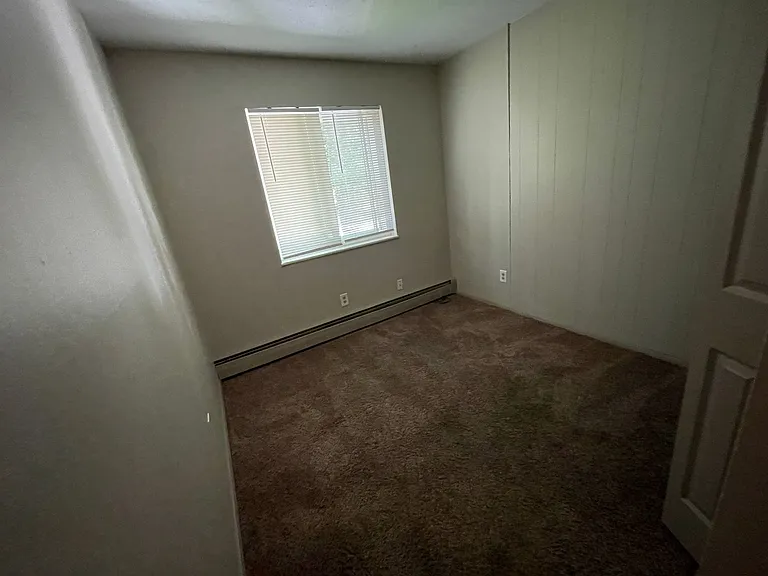 120 Riverside Ct #1-37 — Photo 8