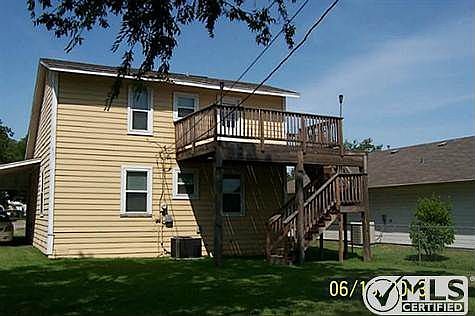3rd image of 211 Opal St