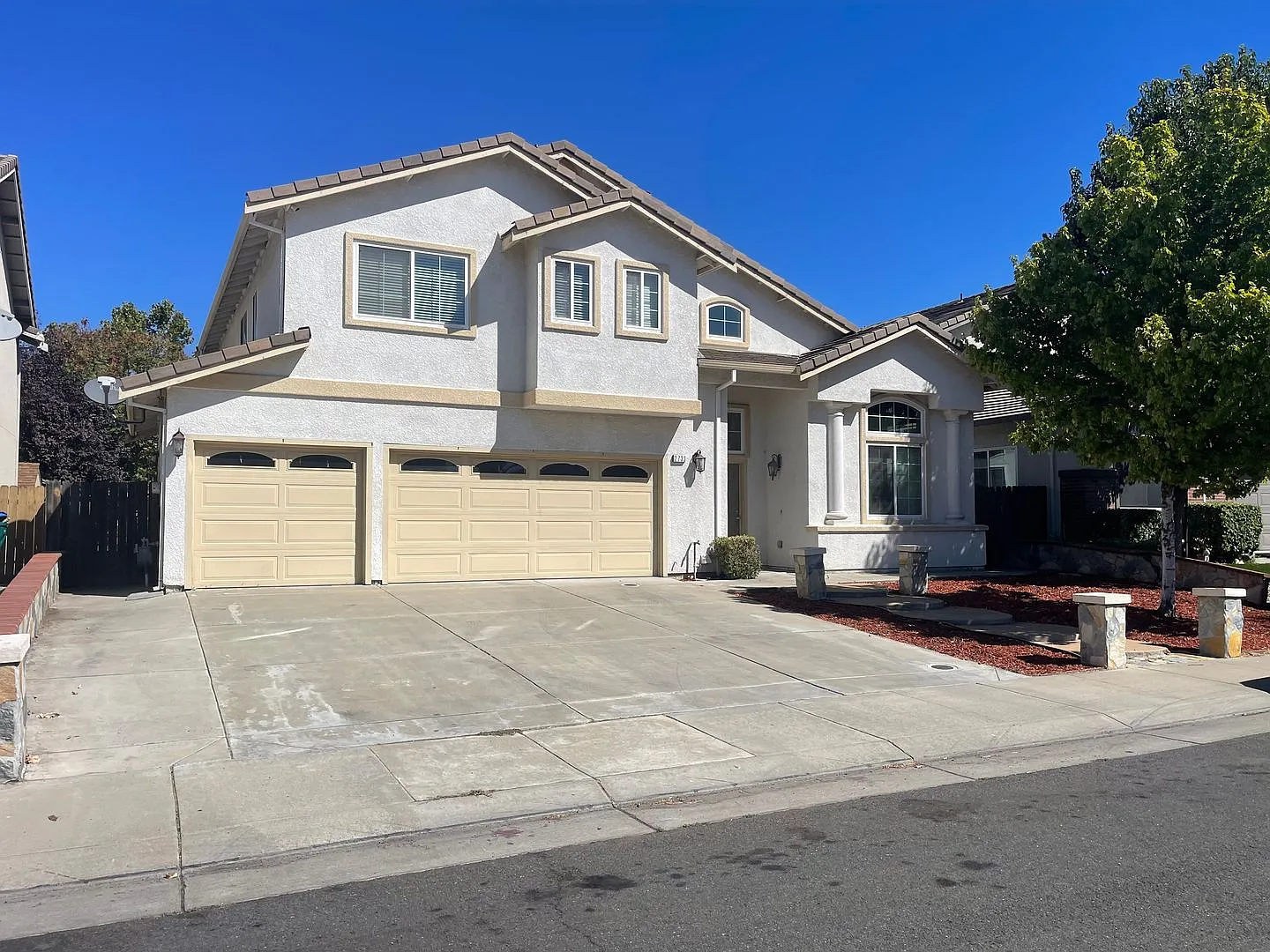 5 Bedroom/3 Bath Executive Home in Stockton — Photo 1