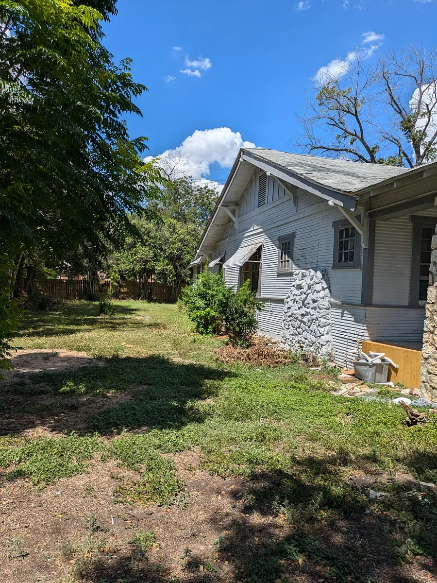 Building Photo - 215 Avondale Ave