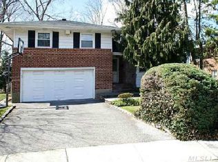 718 Steven Ct, East Meadow, NY 11554