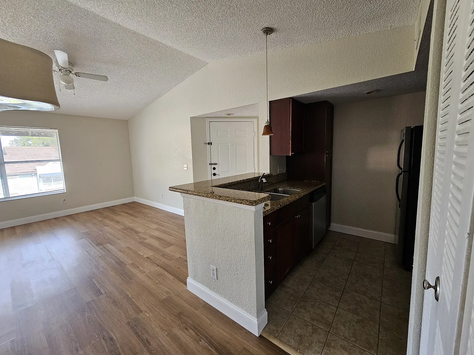 1 bed, 597 sqft, $1,200 — Photo 3