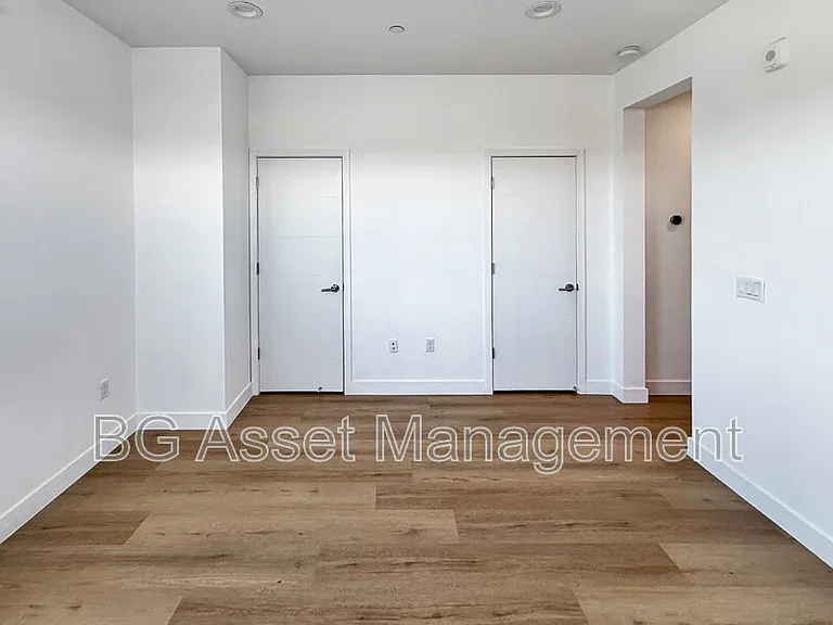 3909 Wattling St — Photo 33