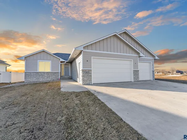 817 Melissa Ave, Harrisburg, SD 57032