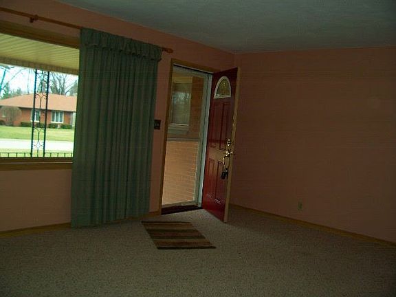 4th image of 22 Norris Dr