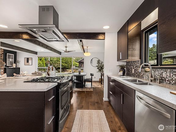 5th image of 5025 48th Avenue SW