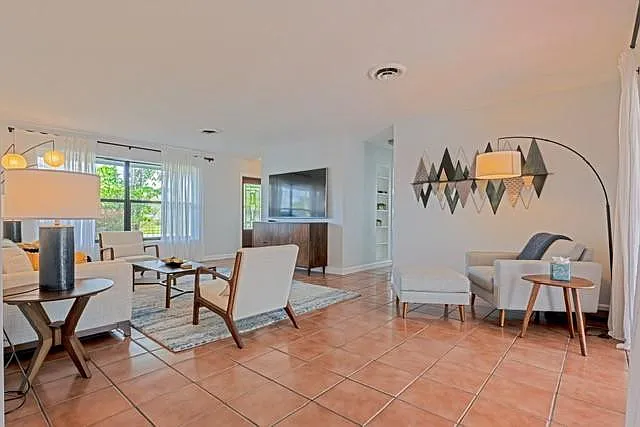 1311 SW 56th Ave — Photo 17