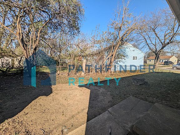 2nd image of 1469 Honeybee Dr
