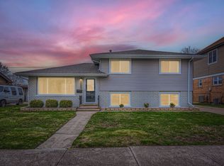 10403 Barnard Dr, Chicago Ridge, IL