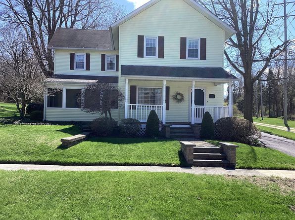 17 W Main St