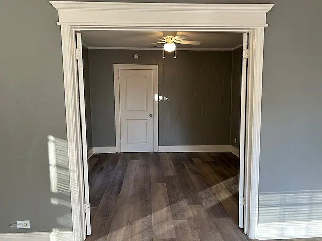 1126 E Houston St — Photo 5