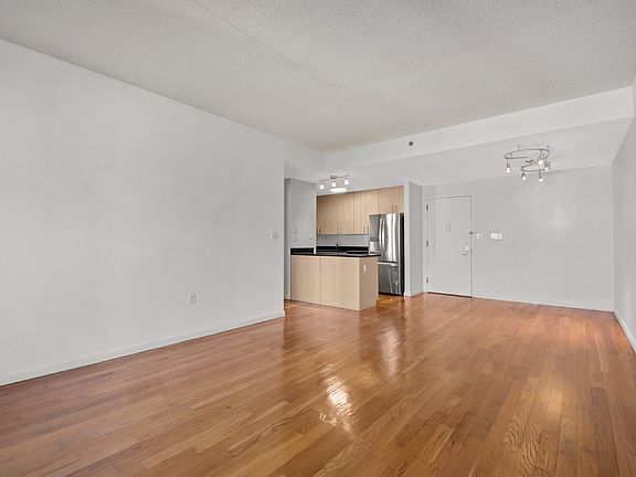 4th image of 736 W 187th St APT 504