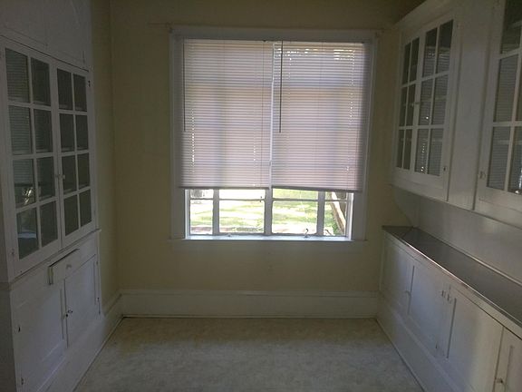 Dining room w/built-in cabinets