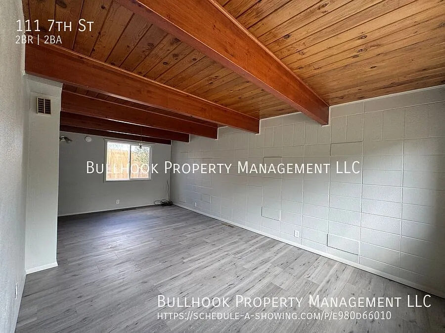 Building Photo - 111 7th St E