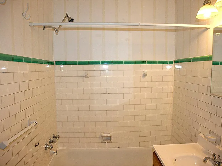 1199 Plainfield Rd — Photo 16