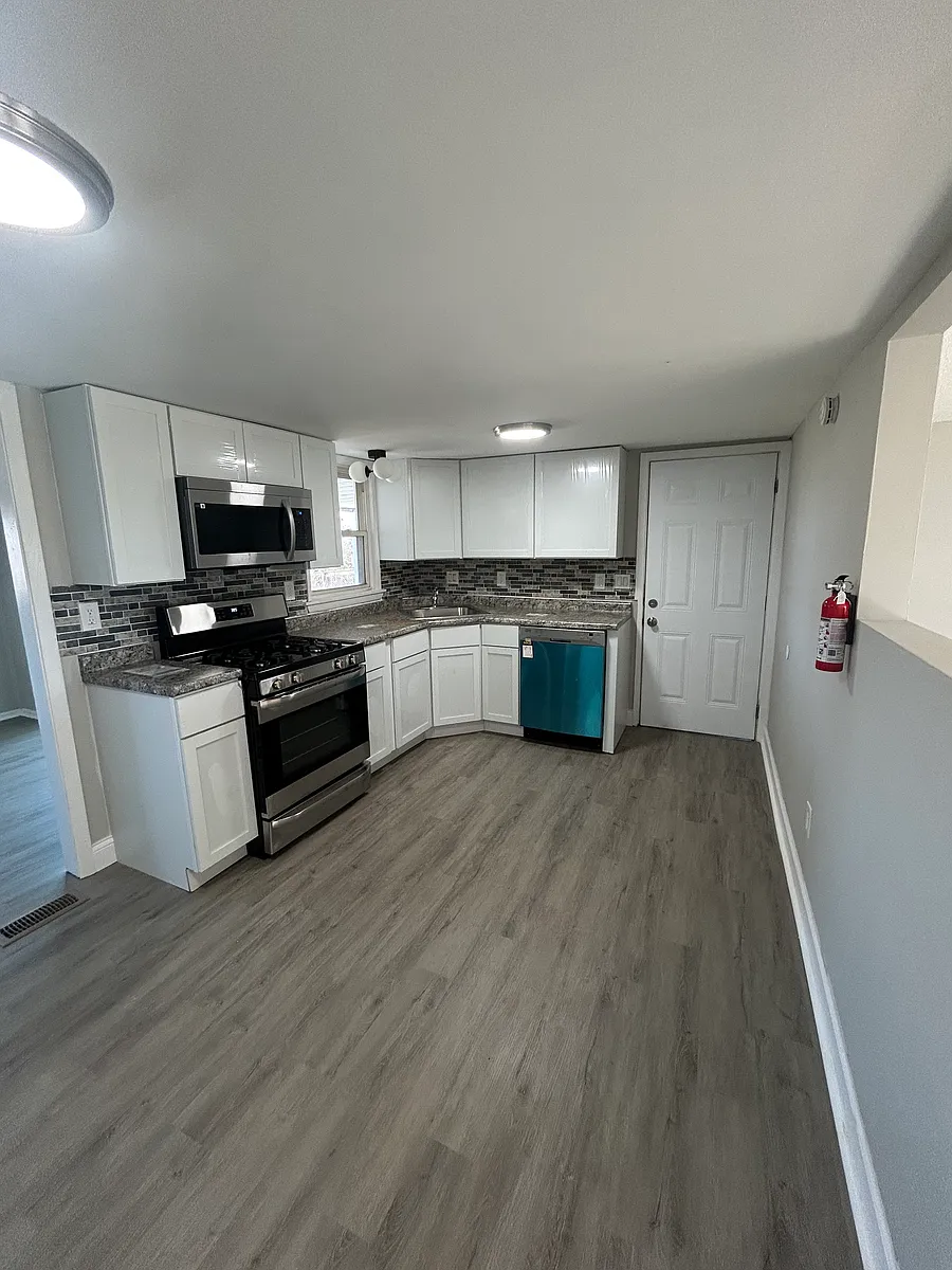 Building Photo - 324 Ames Pl