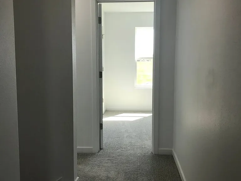 1062 W Holly St — Photo 36