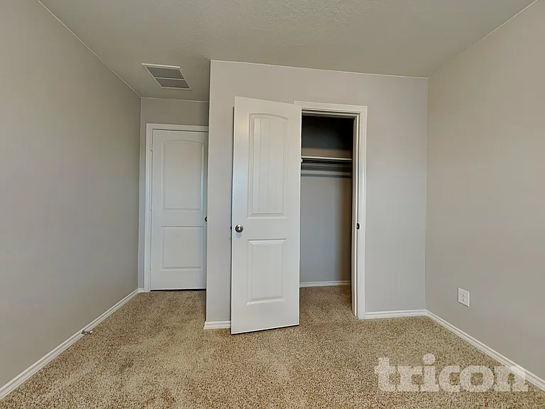 1016 Adler Way — Photo 11
