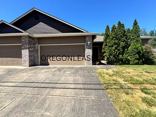 3 bedroom North Eugene duplex home with full sized garage Photo 1