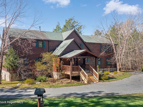 3rd image of 37 Notch View Rd.