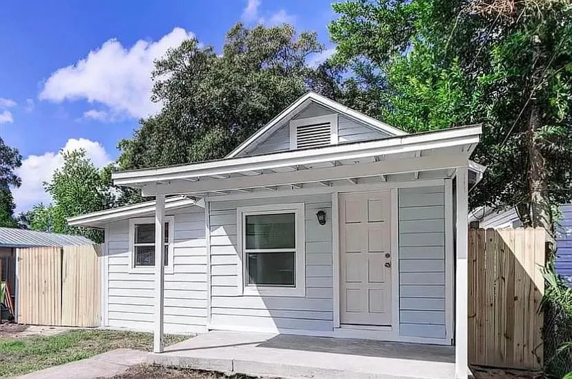 3 bed, 1200 sqft, $1,895 — Photo 2