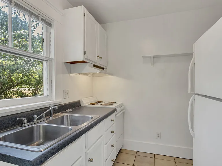 605 Park Cir #B — Photo 24