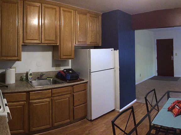 5th image of 723 S Main St APT 8