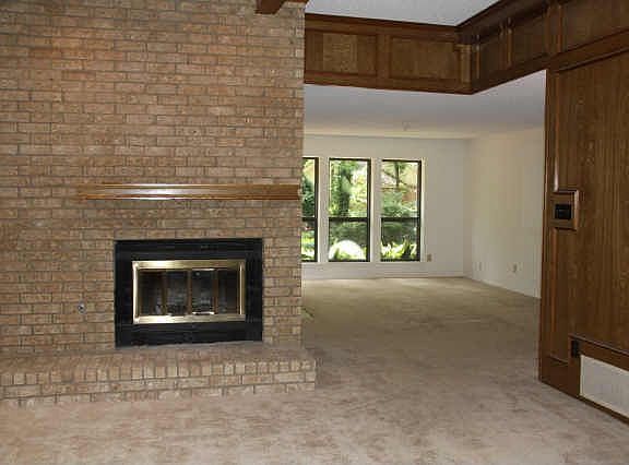 2nd image of 1700 Woodoak Dr