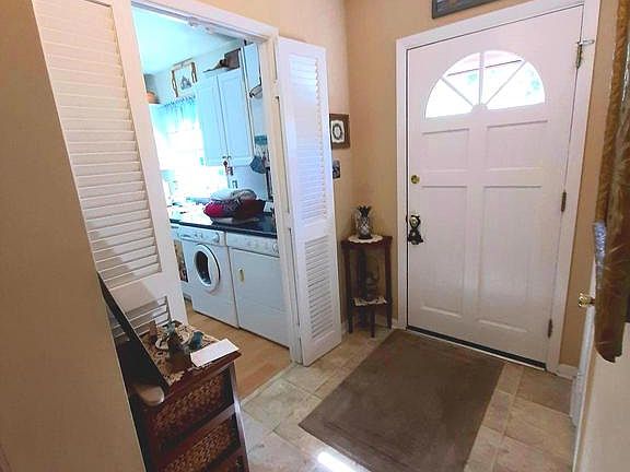 Tiled Entrance Foyer