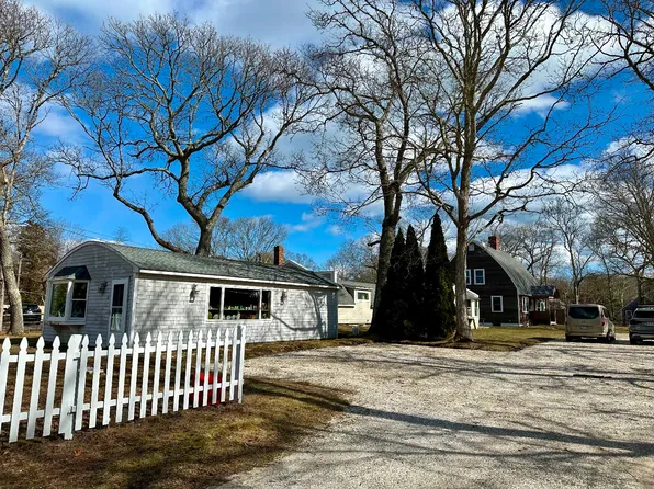 18 Towanticut Ave, Oak Bluffs, MA 02557