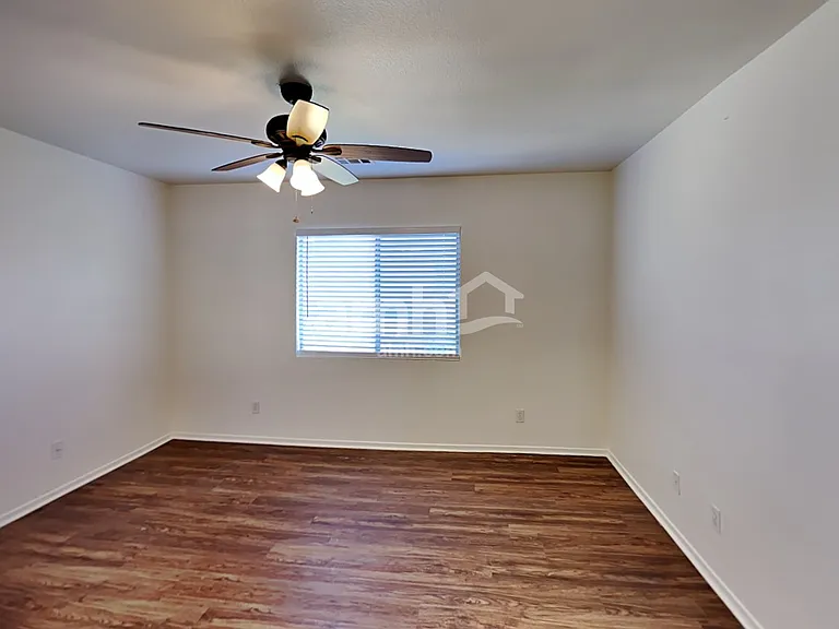 1041 Sweeping Vine Ave — Photo 8
