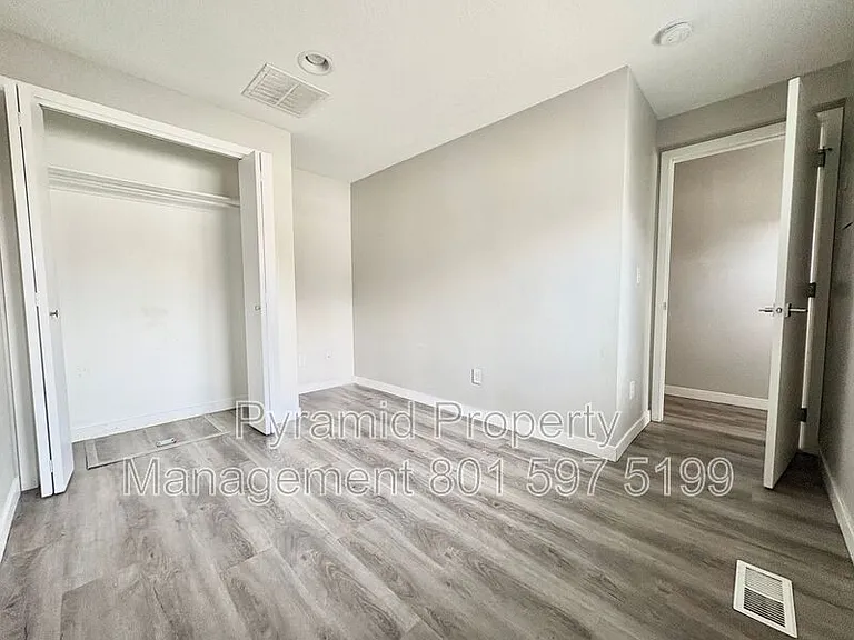 1265 E 5600 S — Photo 9