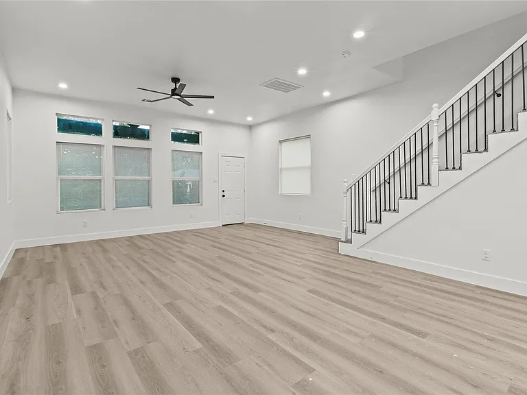 8127 Hoffman St — Photo 15