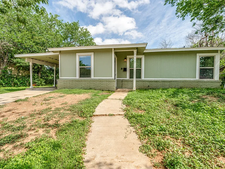 2935 Lasses Blvd — Photo 1