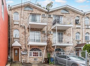 9486 218th St, Queens Village, NY 11428