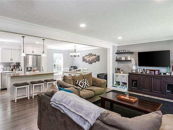 4th image of 2440 Rosina Dr