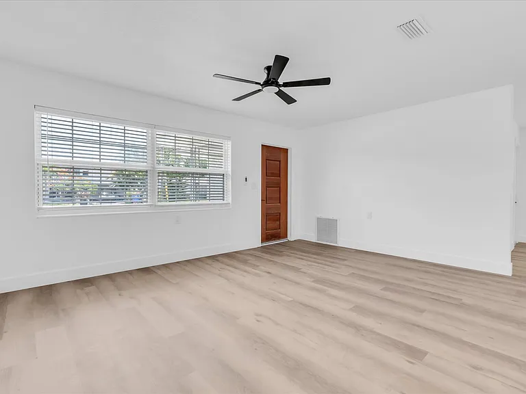 8801 Sunlit Cove Dr NE — Photo 8
