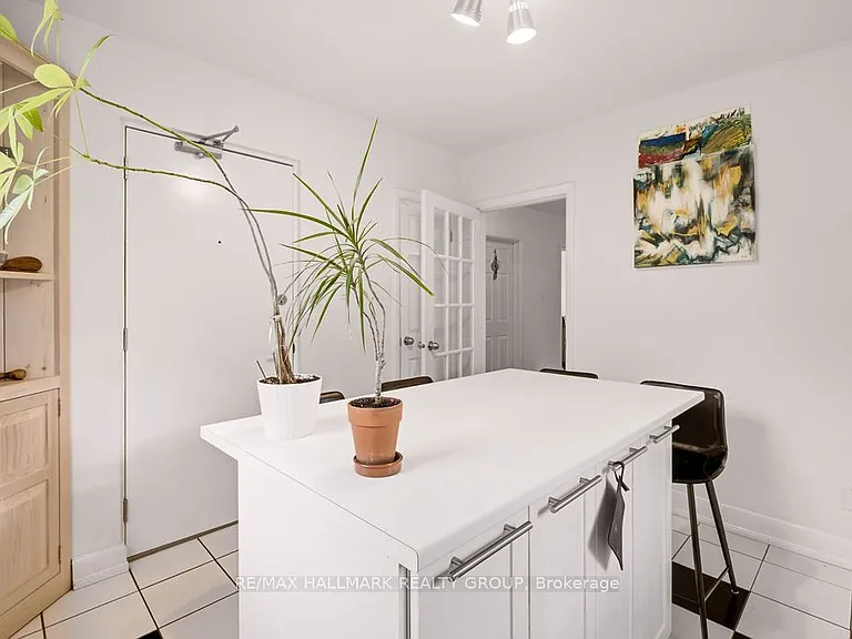 34 Lavergne St #3 — Photo 15
