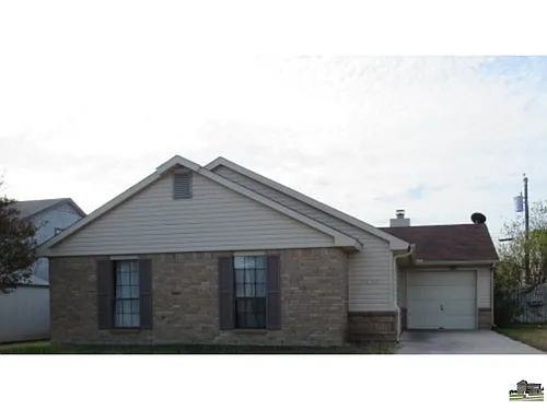 2404 Fieldstone Dr Photo 1