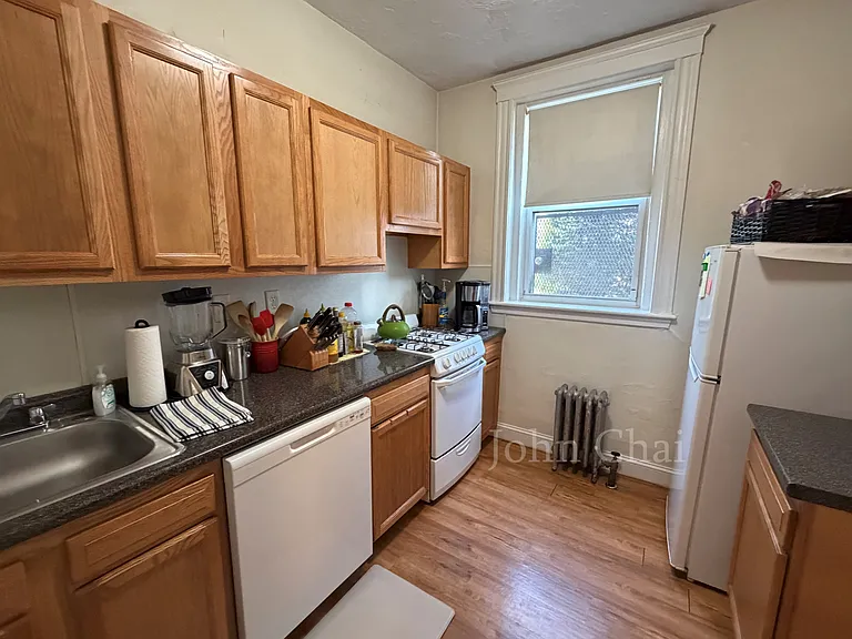 70 Chiswick Rd #4 — Photo 21