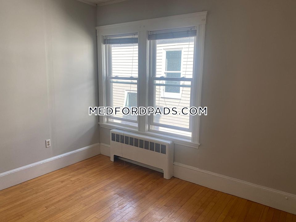 1st image of 144 George St Floor 1