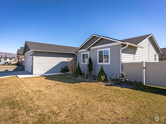 4th image of 2210 Maryhill Street SE