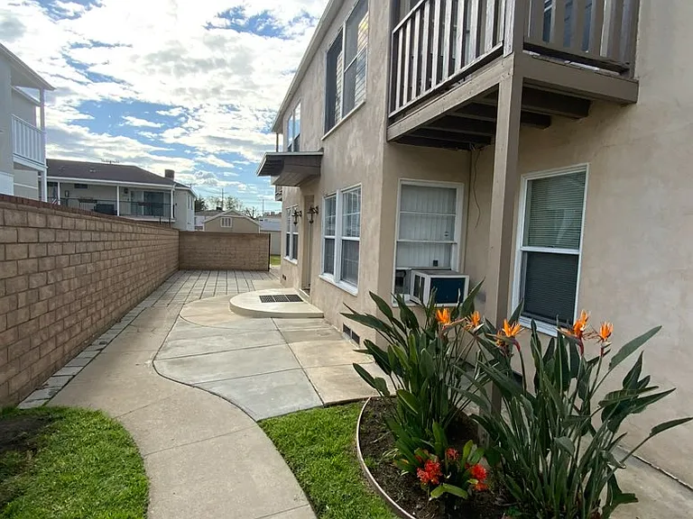 1721 N Glenoaks Blvd — Photo 15