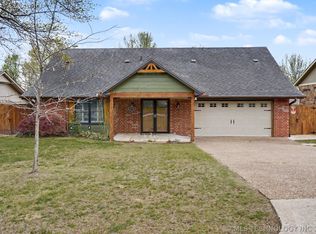 1712 Valley Rd, Sapulpa, OK 74066