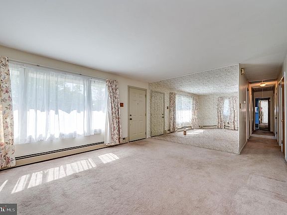 5th image of 220 Maple Springs Dr