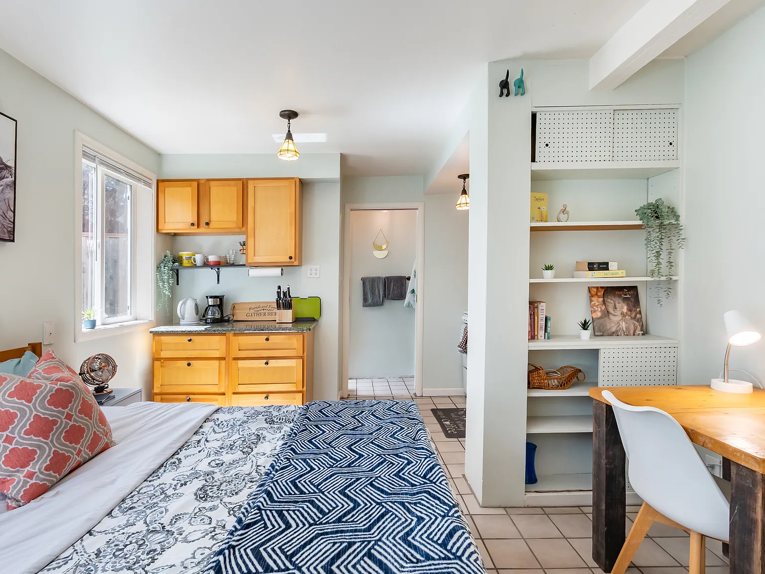 Studio, 350 sqft, $2,100 — Photo 2