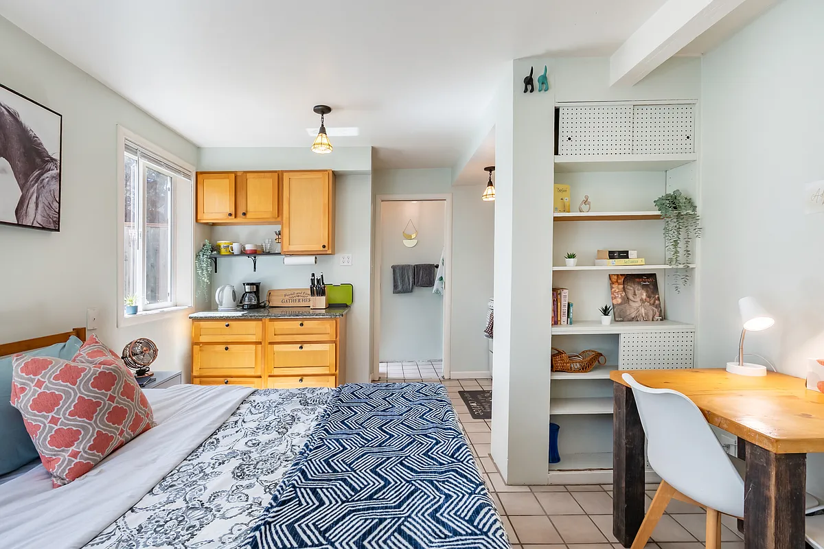 Building Photo - 1325 Sacramento St #2