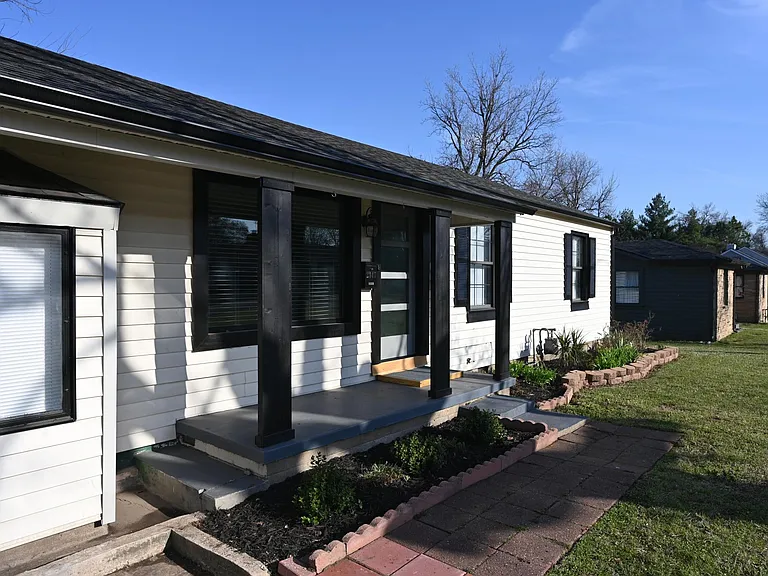 2347 S College Ave — Photo 1